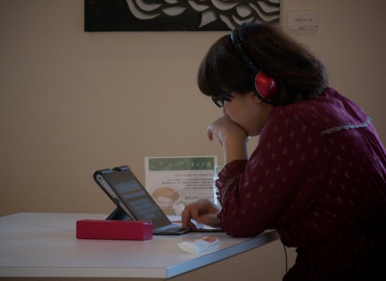 Sony Tablet woman.