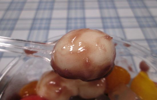 IMG 0206 【食べ物】ボリューム満点！セブン イレブンのフルーツ白玉あんみつを食べてみました！