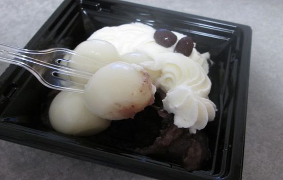 IMG 0606 【食べ物】クリームが美味しい！セブン新商品の白玉ぜんざいを食べてみました